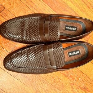 Steve Madden Textured Brown Loafers